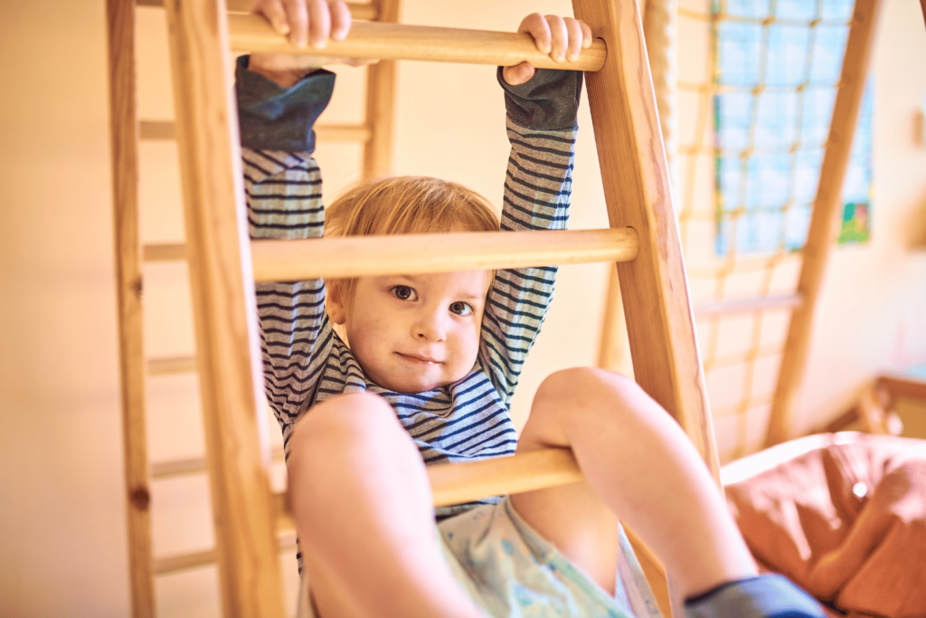 Bērna disciplīna bez kliegšanas un sodiem. Uzzini, kā rīkoties, ja bērns neklausa, ignorē norādes un testē robežas dažādos vecumposmos.