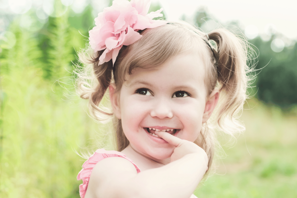 Divgadnieks dusmojas? Uzzini, ko darīt dusmu brīdī, kā runāt ar bērnu un kā noteikt robežas bez kliegšanas. Pievienojies divgadnieku vecāku atbalsta grupai.