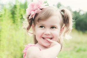 Divgadnieks dusmojas? Uzzini, ko darīt dusmu brīdī, kā runāt ar bērnu un kā noteikt robežas bez kliegšanas. Pievienojies divgadnieku vecāku atbalsta grupai.